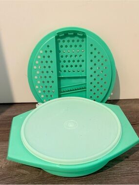 Vintage 1970’s Tupperware Cheese Grater/Shredder Bowl Set- NWOT